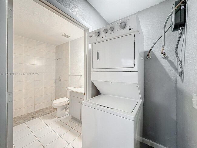 Building Photo - 530 NE 34th St