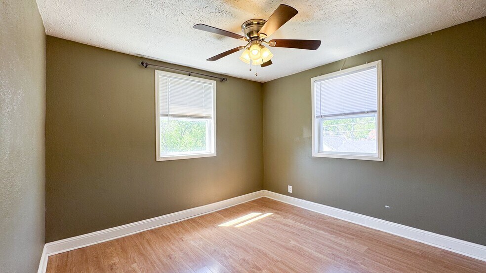 Building Photo - 321 S Walnut St