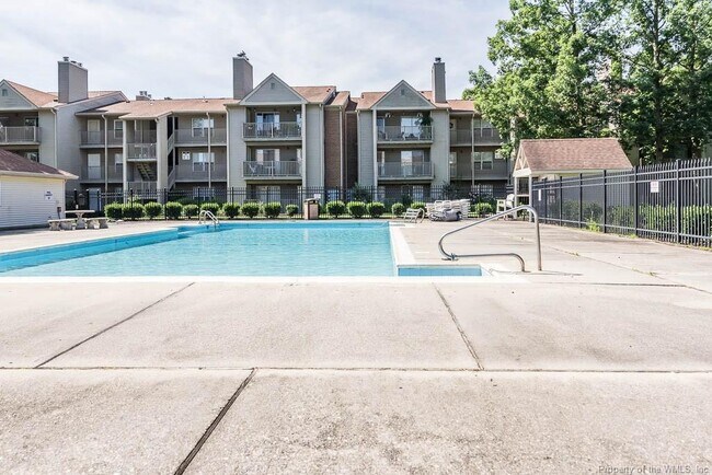 Building Photo - 539 Pineland Cir