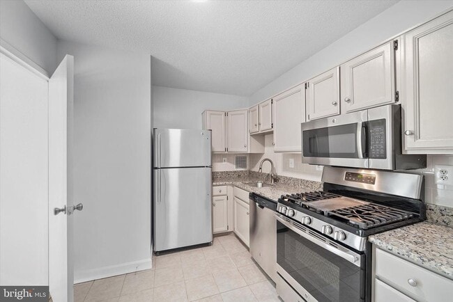 Building Photo - 3705 S George Mason Dr