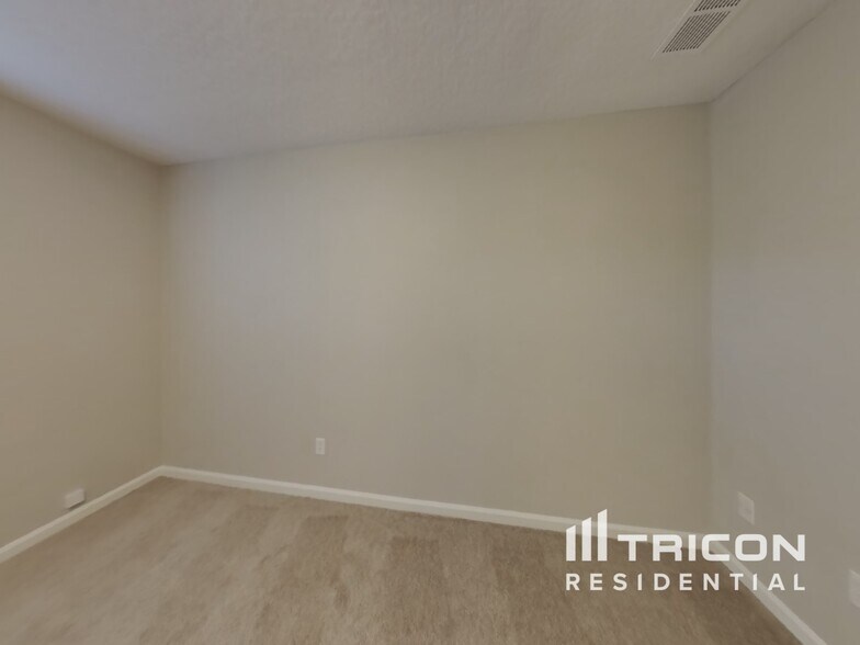 Building Photo - 746 Roland Lakes Dr