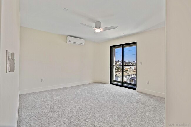 Building Photo - 2126 San Clemente St