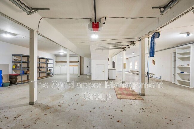 Building Photo - 588 Main Rd