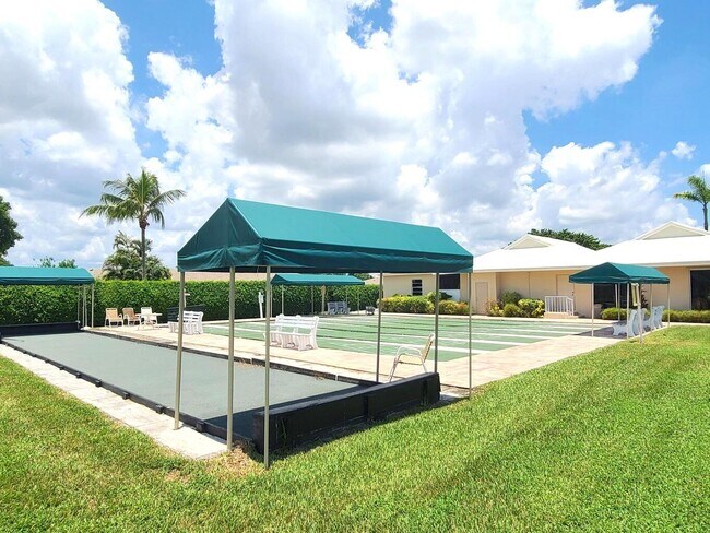 Building Photo - 8836 Belle Aire Dr