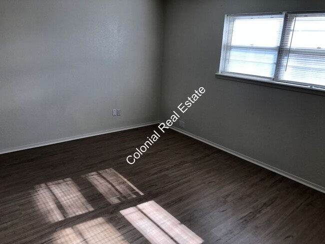 Building Photo - Newly updated 2 bed 2 bath apartment