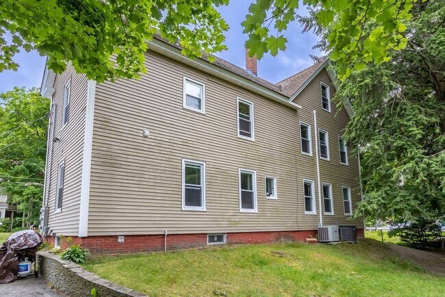 Building Photo - 13 Prospect St