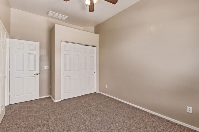 Building Photo - Single Story Large open floor plan home