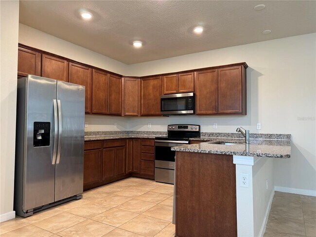 Building Photo - 10904 Leafshore Lp