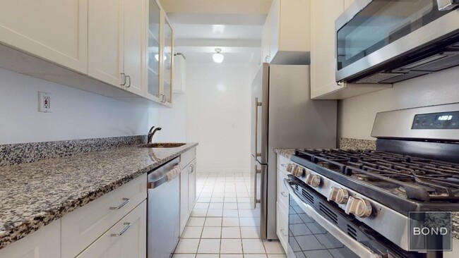Building Photo - 115 E 92nd St