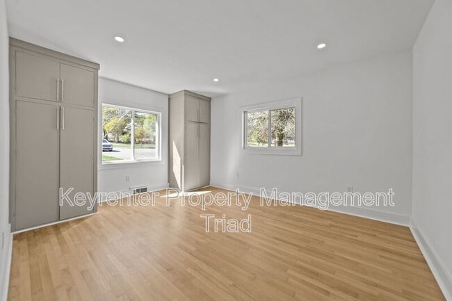 Building Photo - 3807 W Friendly Ave