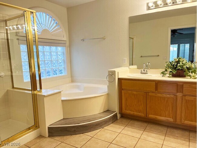 Building Photo - 16 Oak Hollow Ct