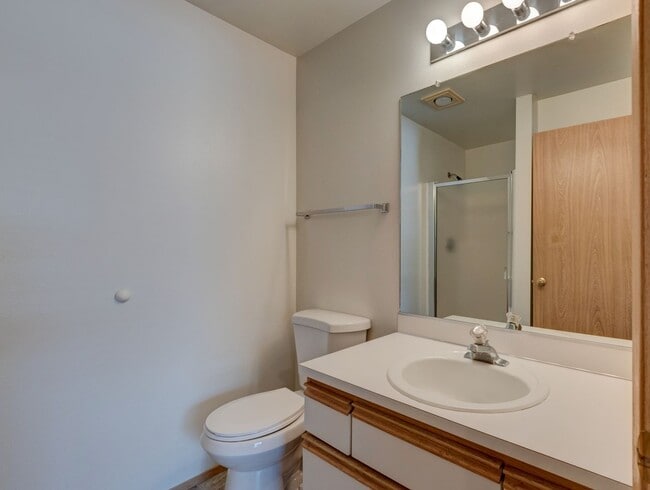 Building Photo - 2 Bedroom/2 Bath in Courtyard Condos