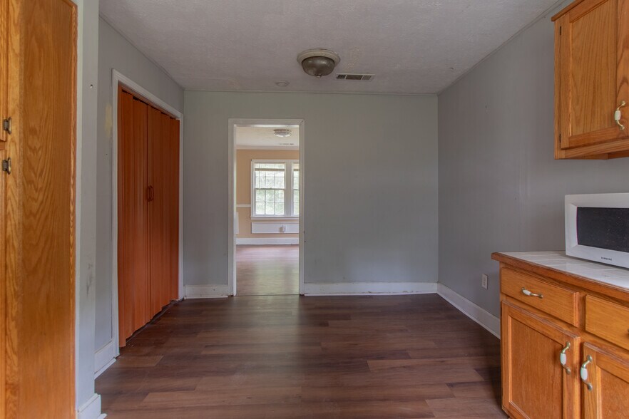 Building Photo - 6740 Marsh Ave