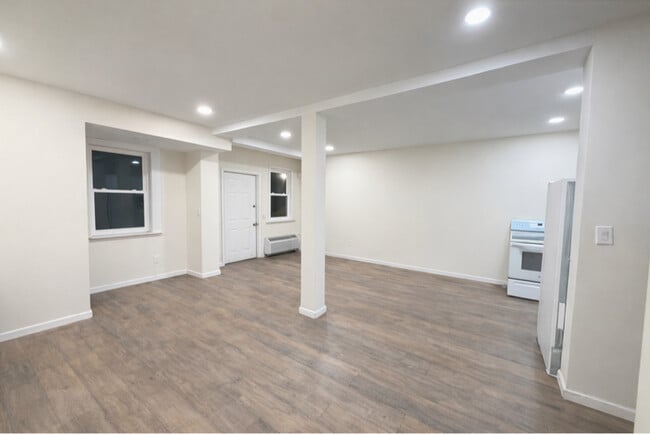 Building Photo - 11 Webster Ave