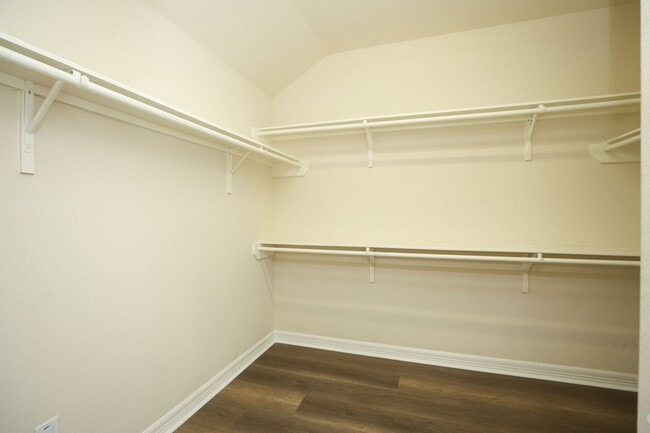 Building Photo - 9960 Golden Field Ln