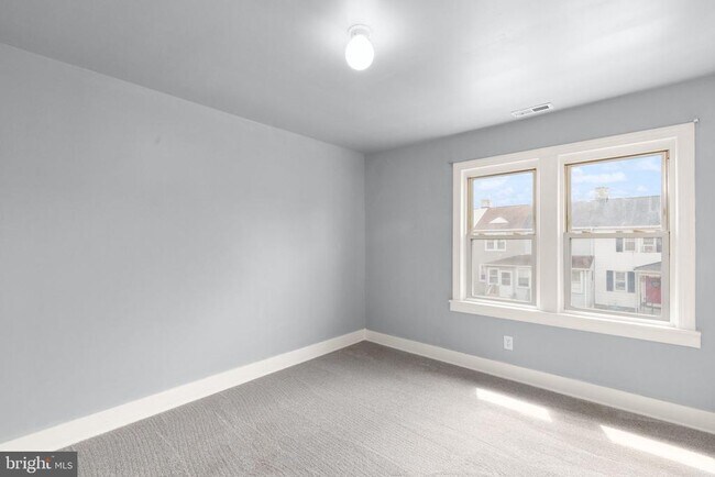 Building Photo - 6552 Parnell Ave