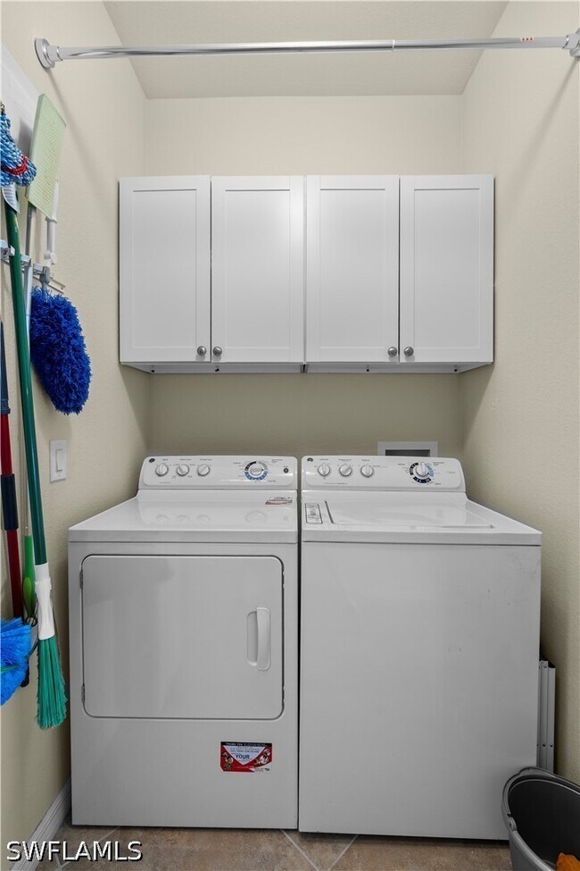 Building Photo - 9723 Acqua Ct