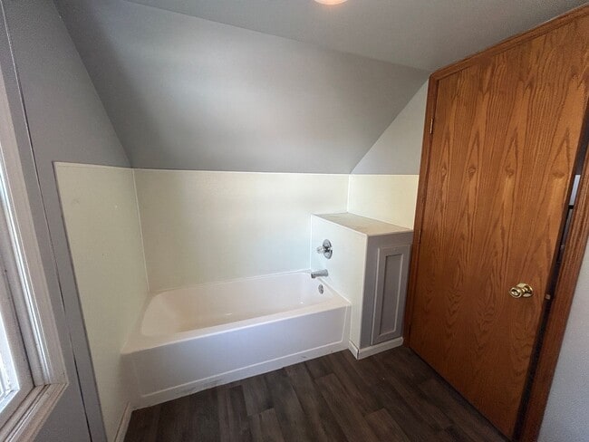 Building Photo - Cute Single Family House!