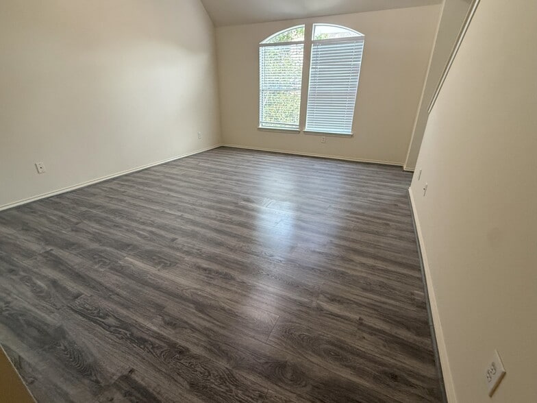 Master bedroom - 2026 Bailey St