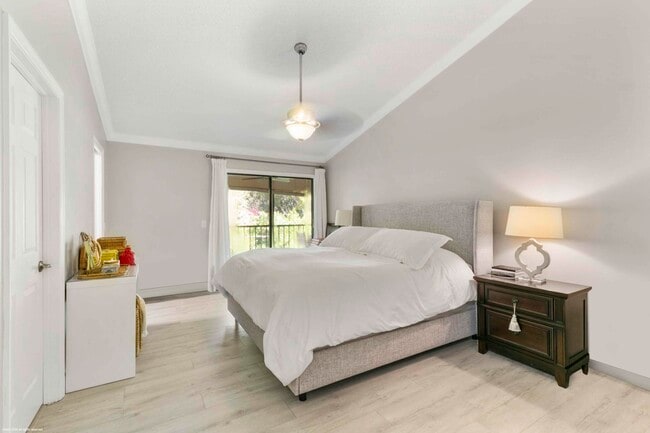 Building Photo - 23 Lexington Ln W