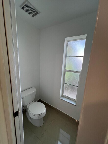 Building Photo - 1060 SW 111th Way