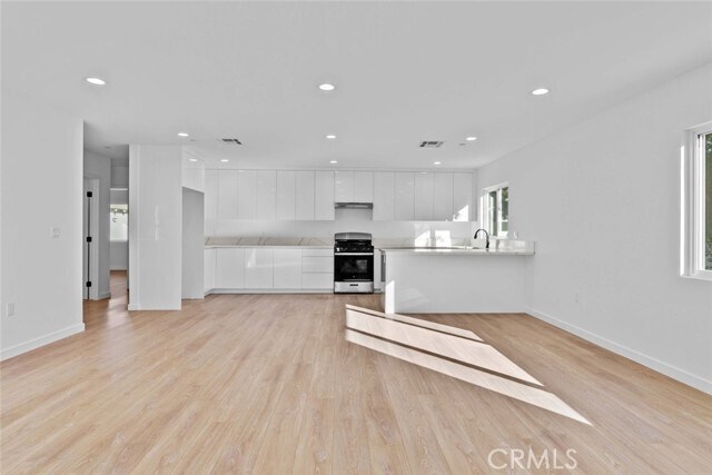 Building Photo - 6842 Cedros Ave