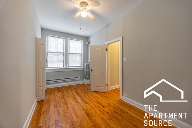 Building Photo - 4614 N Paulina St