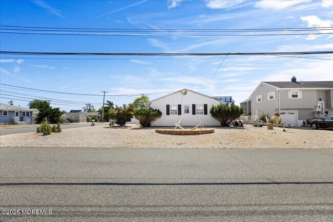 Building Photo - 774 Nassau Dr
