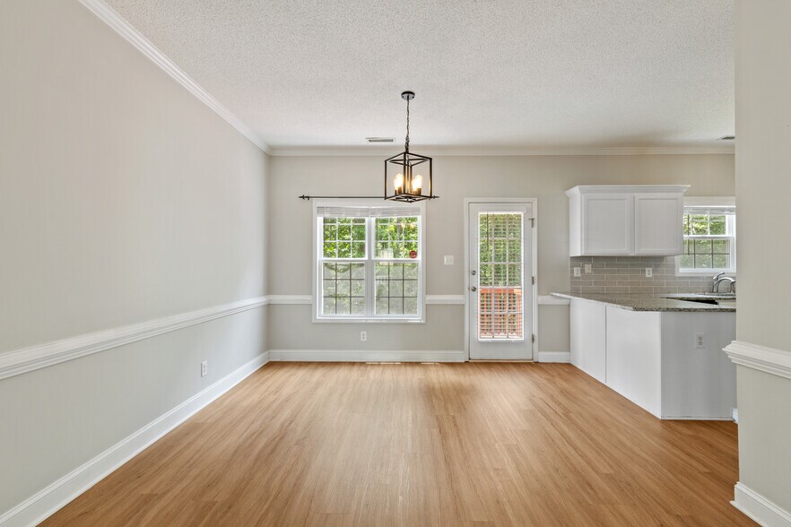 Building Photo - 3901 Charleston Park Dr
