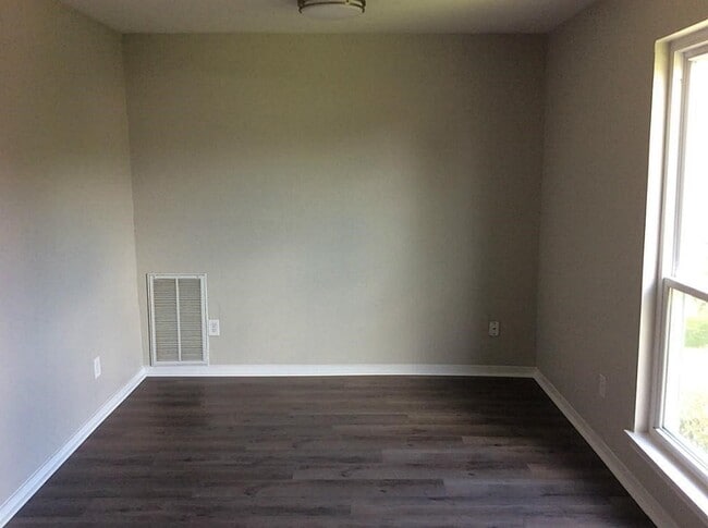 Building Photo - 3035 Mosby Dr