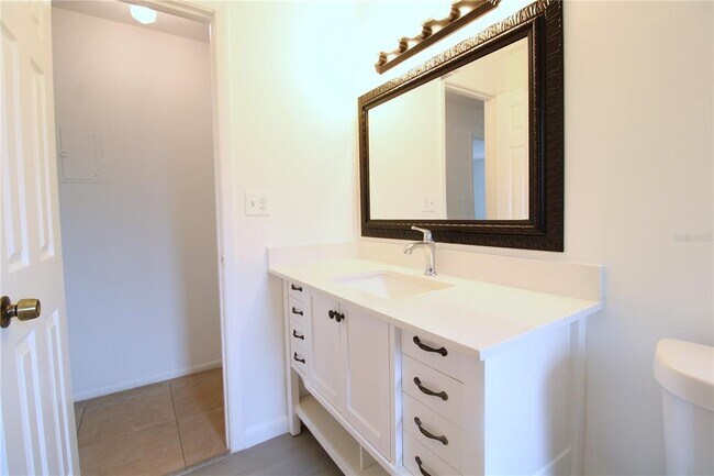 Building Photo - 1926 Honour Rd