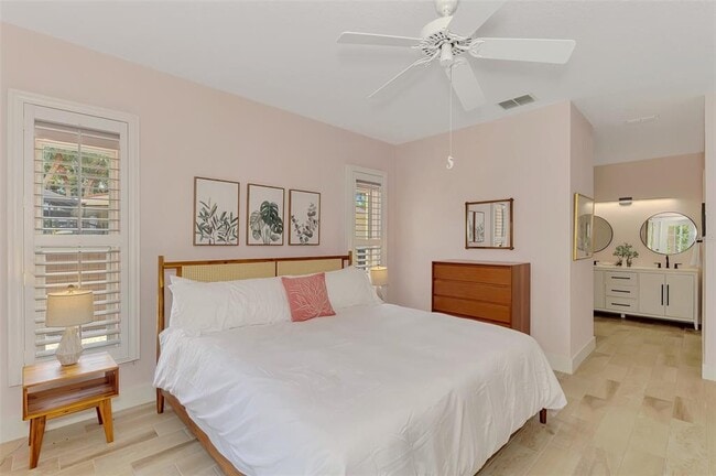 Building Photo - 5253 Avenida Del Mare