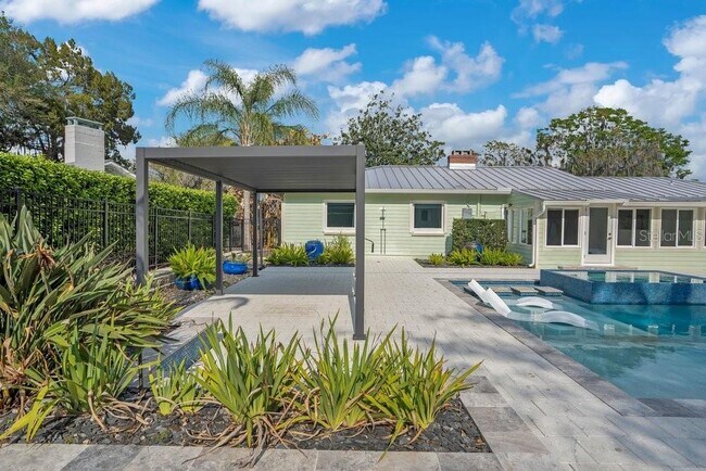 Building Photo - 812 East Blvd