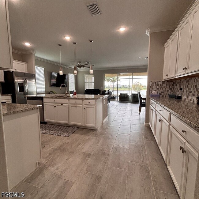 Building Photo - 4028 E Hampton Cir