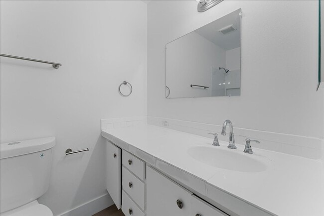 Building Photo - 18620 Hatteras St