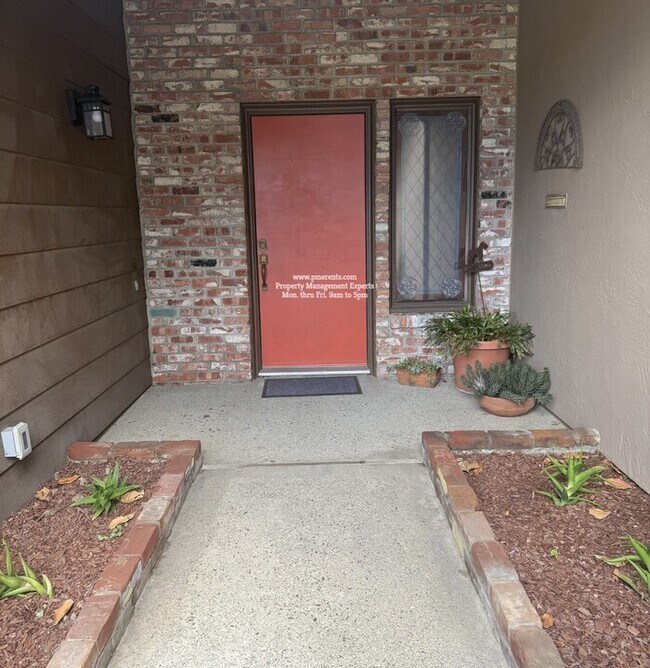 Building Photo - 6324 Savannah Pl