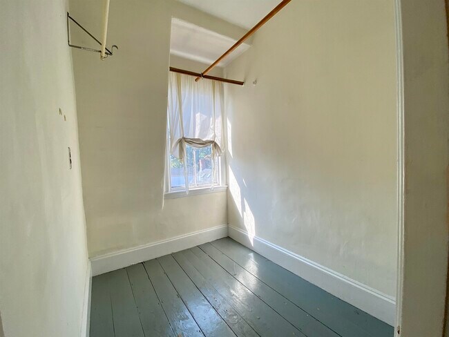 Building Photo - 59 Manning St