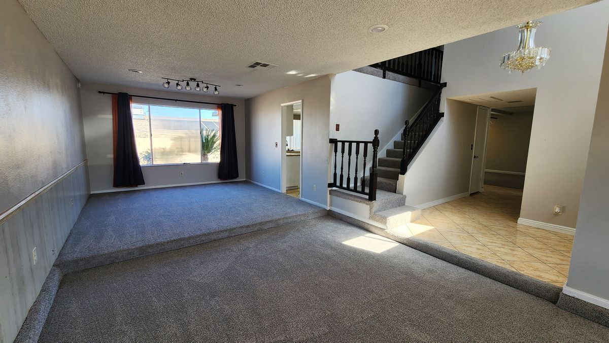 Building Photo - 389 Summer Creek Ct