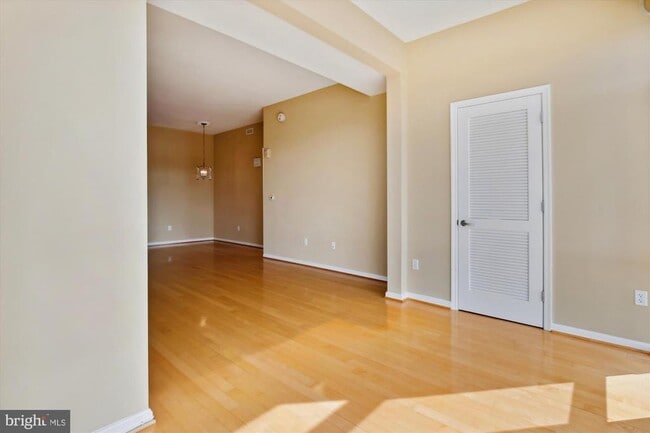 Building Photo - 2720 S Arlington Mill Dr