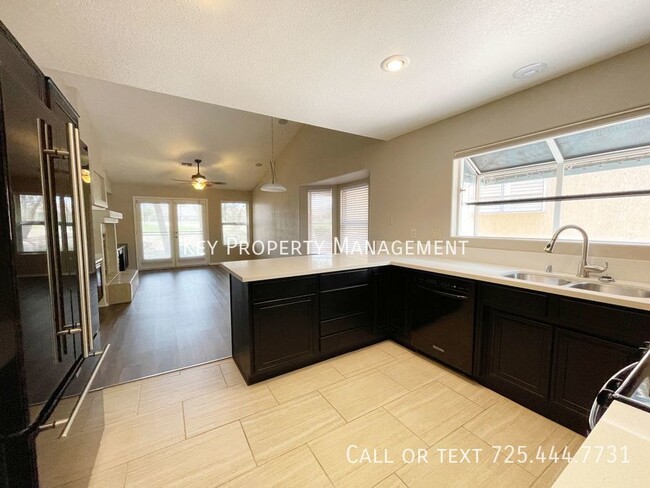 Building Photo - REMODELED 2 BEDROOM 2 BATH TOWNHOME ON THE...