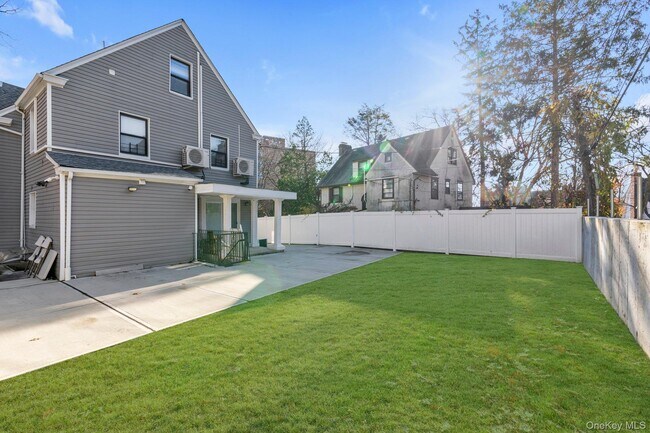 Building Photo - 83-34 116th St