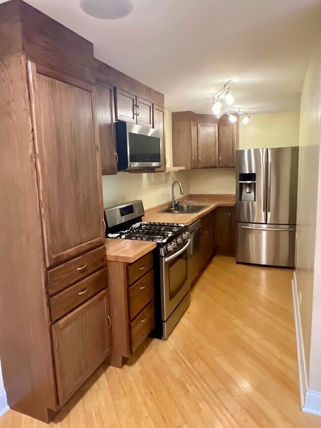 Building Photo - 8232 Niles Center Rd