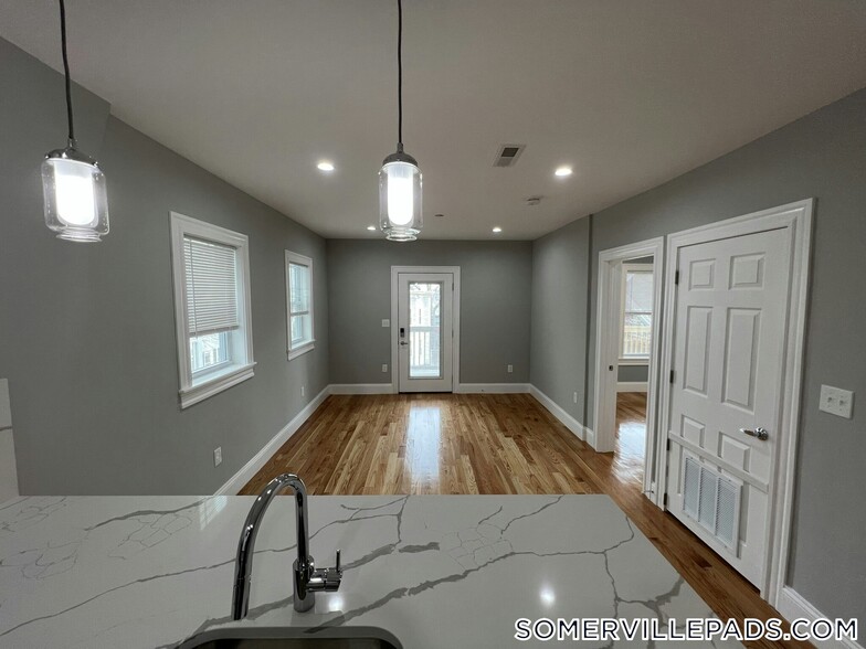 Building Photo - 15 Harold St