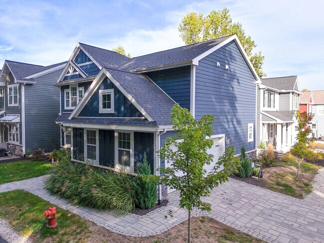 Building Photo - 720 Ravine Ln