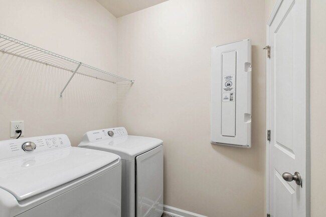 Building Photo - Charming, Well-Maintained Home in Central Morrisville!