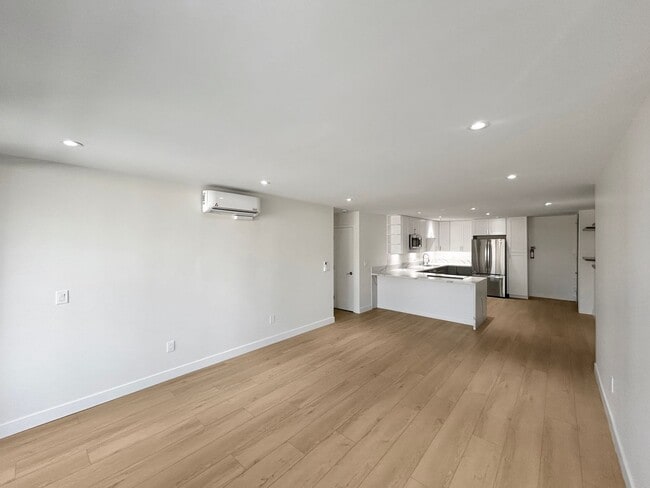 Building Photo - Beautiful 2BD/2BA Fully Remodeled w/ Reser...