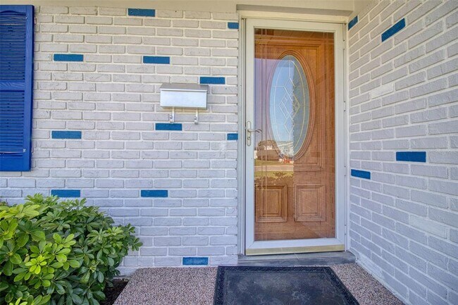 Building Photo - 1837 Princeton Dr