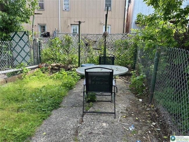 Building Photo - 740 Laufer St