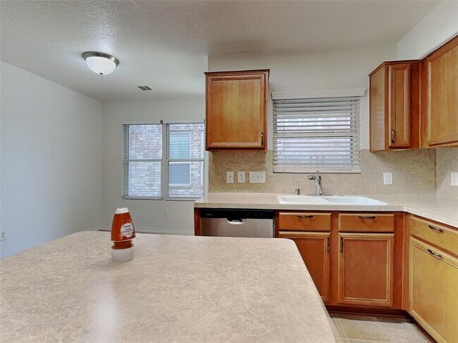 Building Photo - 2407 Aspen Dale Dr