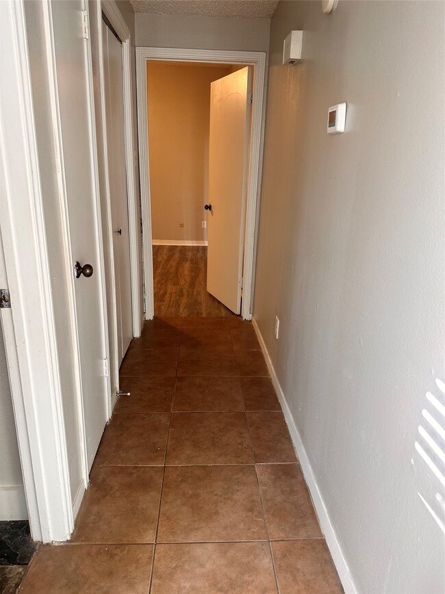 Building Photo - 3730 Thistlemont Dr